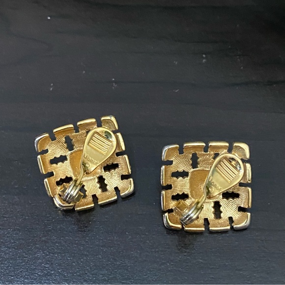 Vintage 70’s MONET Gold-tone Geometric Square Weave Clip Earrings - Picture 6 of 14